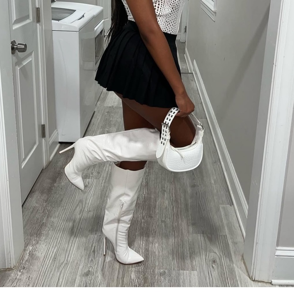 Elegant White Knee-High Women's Boots